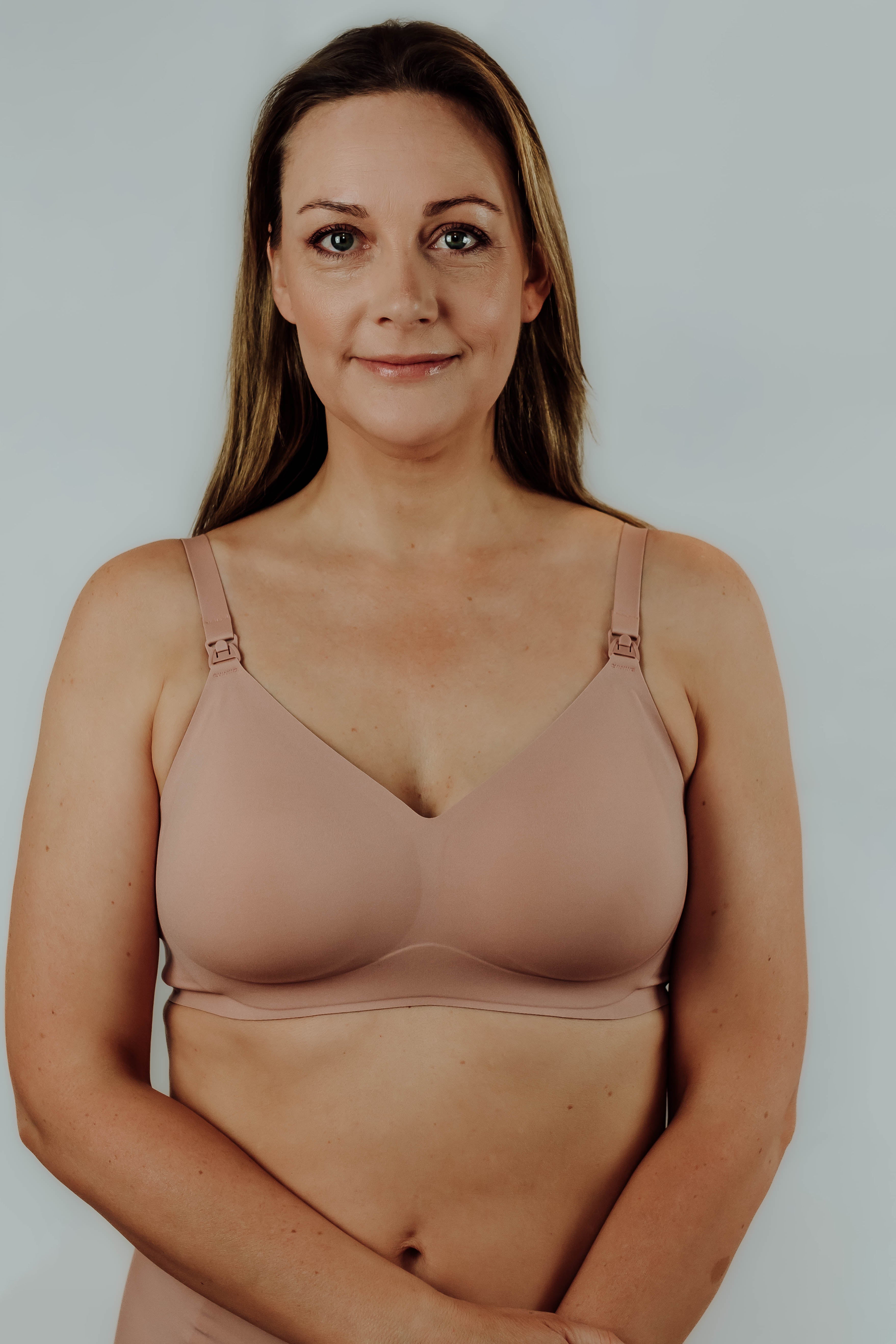Unclipping a light pink maternity bra : r/julianaschwaab